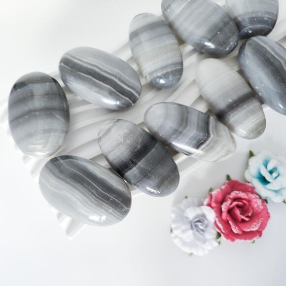 Black Banded Onyx Palm Stone - Picture 3 of 9